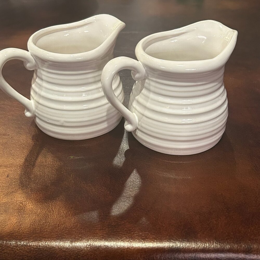 NWT Set of 2 White French Country Style Textured Creamers Jugs Pitchers - Picture 7 of 13